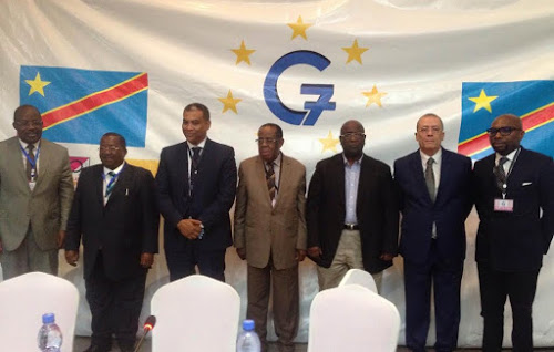 Les leaders du G7 lors de la signature de l'acte constitutif de leur plateforme politique à Kinshasa le 10/10/2015. (Ph. Steve Wembi)