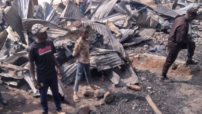 Mudusa / Kabare / Sud Kivu : Week-end macabre avec 2 morts et plus de 100 maisons brulées dans un incendie