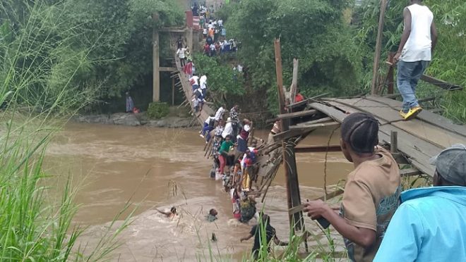 Sud Kivu : 2 ponts effondrés, la circulation perturbée à Kalehe et à Mwenga