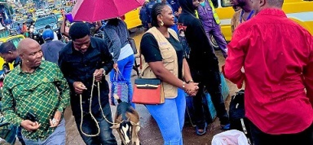 Bukavu : Lutte contre la désinformation, les femmes au marché de Nyawera sensibilisées par Mwanamke Kwetu Congo MKC