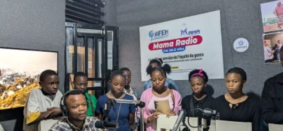 BUKAVU : Les élèves de l’Institut Irambo Nguba édifiés sur le fonctionnement d’une radio après la visite des installations de Mama Radio